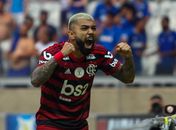 Jornal italiano afirma que Flamengo deu 'um passo atrás' por renovação de Gabigol