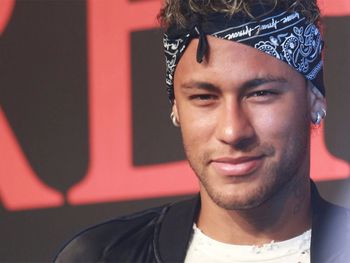 Neymar deixou o Santos aos 23 anos (Foto: Reuters)