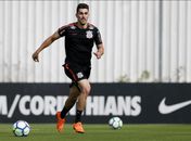 Sem reserva e com Carille, Danilo Avelar pode ressurgir no Corinthians