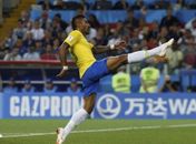 Com mais concorrentes, Paulinho tenta provar que ainda 'dá caldo' na seleção brasileira
