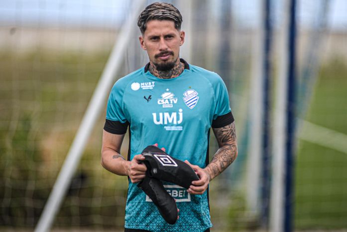 CSA anuncia chegada do meia Gustavo Nicola, irmão do cantor MC Daniel

