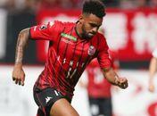 Artilheiro do Campeonato Japonês, com participação em 61% dos gols, Anderson Lopes valoriza momento