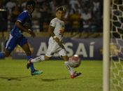 Soteldo treina normalmente e viaja com o Santos para São Paulo