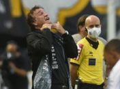 Perto do Atlético-MG, Cuca volta a sofrer rejeição de torcedores por acusação de assédio sexual