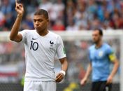 Mbappé simula ter sofrido agressão, é vaiado e ganha comparação com Neymar