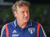 Cuca começa a trabalhar no CT e tem longa conversa com Mancini