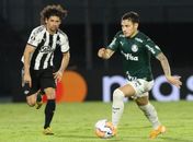 Áudios do VAR de Libertad x Palmeiras são divulgados pela Conmebol; tapa em Veiga é ignorado