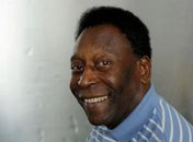 Pelé deverá ficar internado em Paris por mais um ou dois dias, informa assessoria