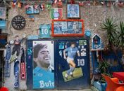 Além de estádio, Maradona dará nome a uma estação de metrô em Nápoles