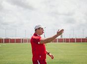 Roberto Fernandes testa positivo para COVID-19 e não comanda o CRB no clássico contra o CSA

