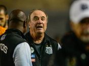 Jogadores impedem demissão de Levir Culpi no Santos