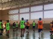 Crianças e adolescentes participam da Escolinha de Futsal