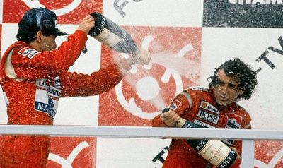 Ayrton Senna e Alain Prost no pódio do GP do Japão de 1988