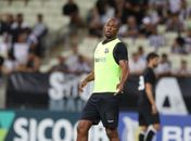 Luiz Otávio, zagueiro do Ceará, volta a treinar com bola