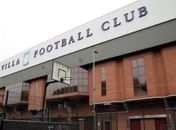 Após surto de Covid-19, Aston Villa pega Liverpool sem elenco principal e comissão técnica
