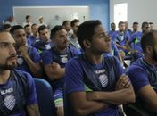 Maxuel (esq) deixa o elenco do CSA
