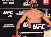 José Aldo tira até a máscara de proteção para bater peso no UFC