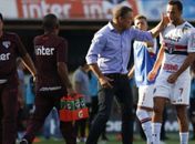Carille dá dura em Aguirre após o clássico: "cara de pau"