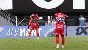 CRB vence, estraga a festa do Santos e garante a permanência na Série B em 2025

