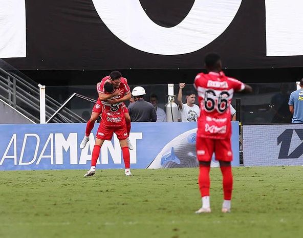 CRB vence, estraga a festa do Santos e garante a permanência na Série B em 2025

