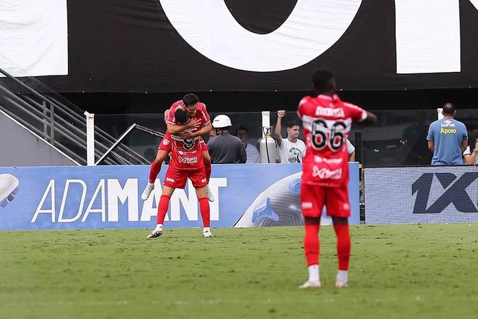CRB vence, estraga a festa do Santos e garante a permanência na Série B em 2025