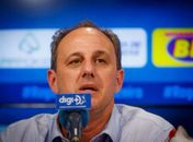 Me ofereci para ficar de graça até salvar Cruzeiro, diz Ceni