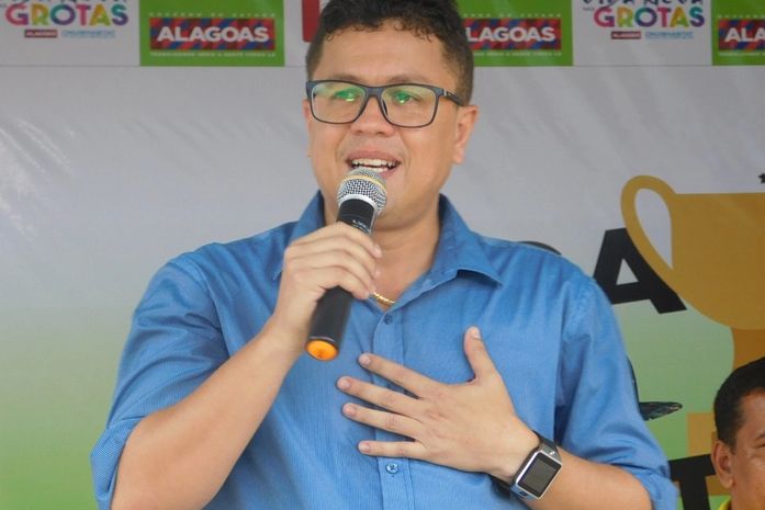 Secretário Executivo, Charles Hebert