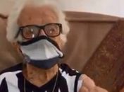 Torcedora de 100 anos do Atlético Mineiro, Vovó do Galo é vacinada contra Covid-19