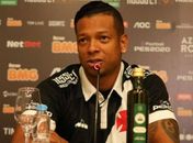 Guarín diz que conversa com Luxemburgo e aprovação da mulher o fizeram fechar com o Vasco