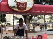 Campeão brasileiro pelo Fluminense em 2010 ganha vida vendendo sorvetes