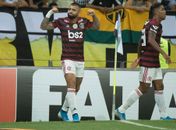 Em noite perfeita, Flamengo vence Ceará e assume a ponta