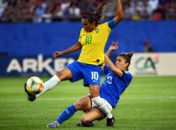 Marta faz história, Brasil vence a Itália e vai às oitavas do Mundial