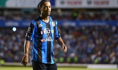 Ronaldinho jogou no Querétaro entre os anos de 2014 e 2015