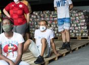 Com “mão na massa”, Patric auxilia em trabalho voluntário de doações para comunidades do Pernambuco