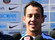 Meia corintiano só quer saber de ressaca após ser campeão brasileiro (foto: Sergio Barzaghi/Gazeta Press)