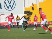 CRB joga mal, perde para o Criciúma e volta para a lanterna da Série B


