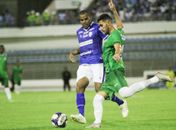 Lateral Régias em ação pelo CSA