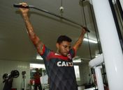 Cleiton Xavier intensifica a preparação física no "Ninho do Galo"