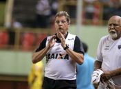 Oswaldo partiu para cima de um jornalista (Foto: Bruno Cantini / Atlético)