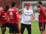 Dorival afasta calculadora no Fla e aponta Paraná como 'fiel da balança'