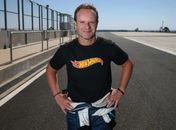 Após sentir fortes dores de cabeça, Rubens Barrichello é internado