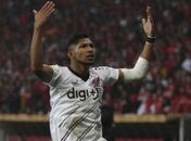 Sem treinar com Athletico-PR, Rony entra na mira do Palmeiras para 2020
