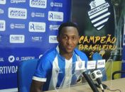Atacante Yago foi apresentado nesta segunda-feira (29).