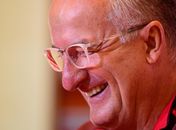Em tom descontraído, Dorival escondeu a escalação tricolor para domingo (Foto: Fernando Dantas/Gazeta Press)