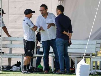 Sampaoli e Alexandre Mattos conversam diariamente sobre elenco alvinegro