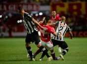 CRB marca no final, vence o ASA e larga na frente na decisão do Alagoano