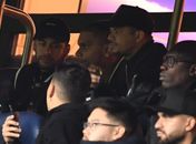 Neymar e Buffon são alvos da imprensa após eliminação do PSG na Champions