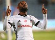 Jornal turco diz que Flamengo tem acordo com Vagner Love; staff do jogador nega