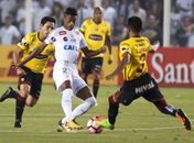Bruno Henrigue foi expulso na derrota do Santos para o Barcelona (Foto: Ivan Storti/Santos )
