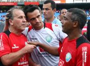 Zico responde Romário após ser chamado de jogador de clube: ‘Perdi um jogo oficial’